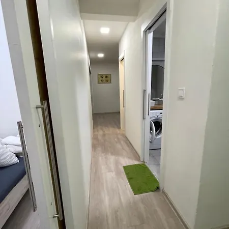 Appartement Red&black Centr, Na Hradbach 118