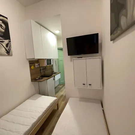 Appartement Red&black Centr, Na Hradbach 118