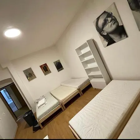 Appartement Red&black Centr, Na Hradbach 118 *