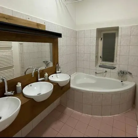 Red&black Centr, Na Hradbach 118