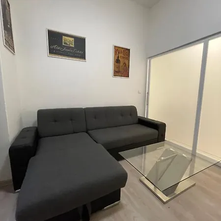 Apartment Red&black Centr, Na Hradbach 118 *